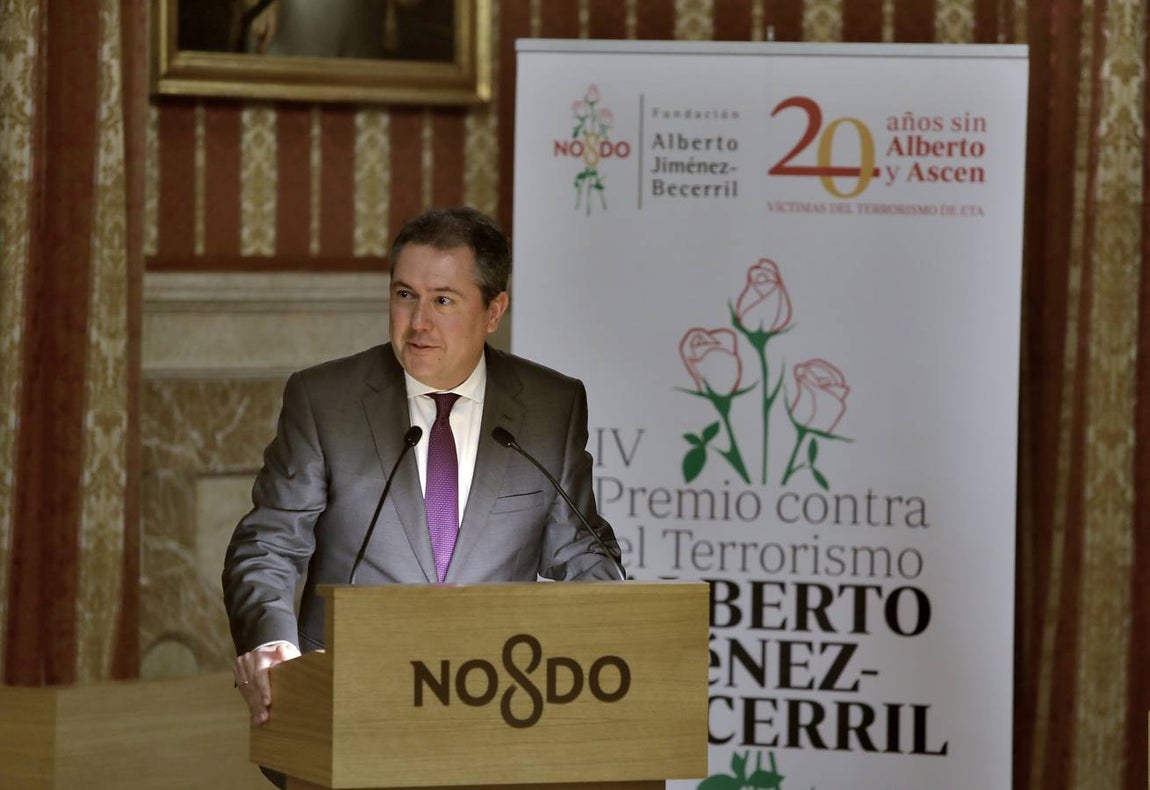 Entrega del premio Jiménez-Becerril a Antonio Tajani