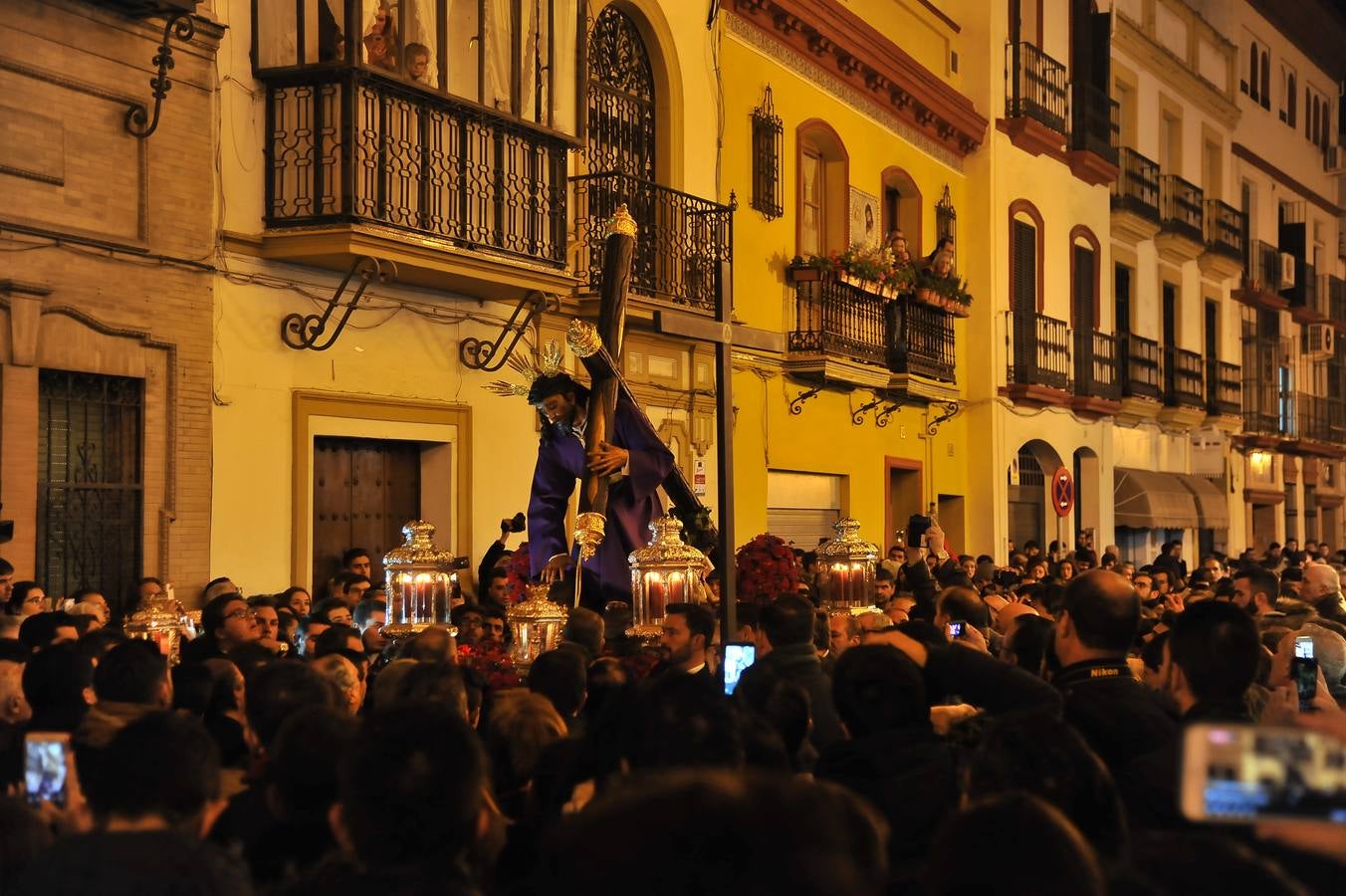 Fotogalería: Via crucis del Cristo de las Tres Caídas de Triana