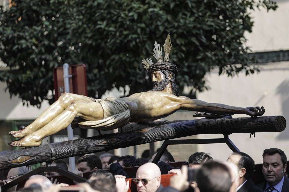 El Vía Crucis del Cristo de la Salud de La Carretería, en imágenes