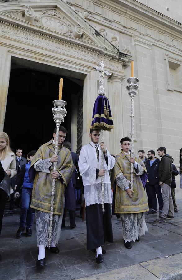 El Vía Crucis del Cristo de la Salud de La Carretería, en imágenes
