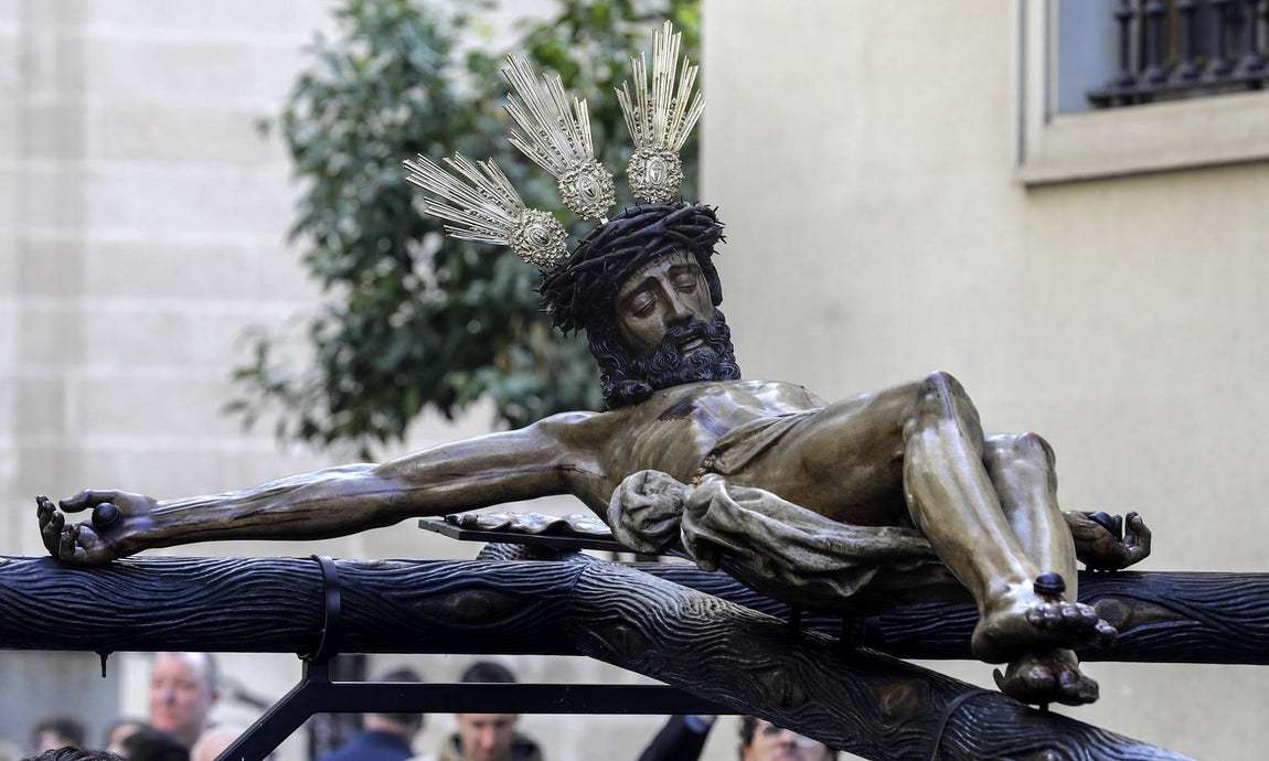El Vía Crucis del Cristo de la Salud de La Carretería, en imágenes
