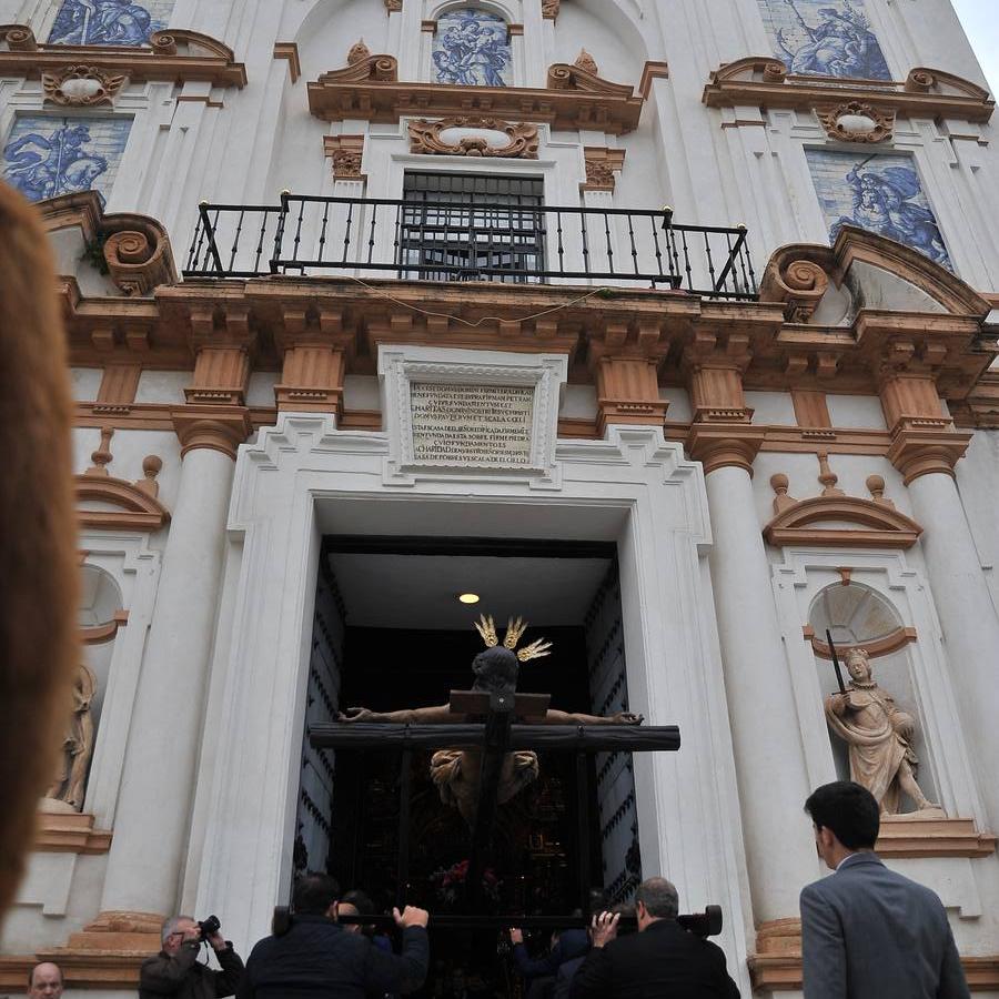 Galería del traslado del Cristo de las Aguas a la iglesia de la Caridad