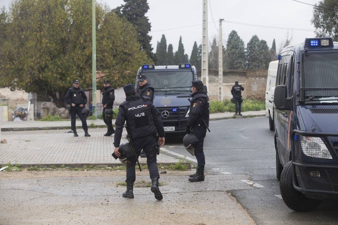 La redada policial en el vacie, Torreblanca y Polígono Sur, en imágenes