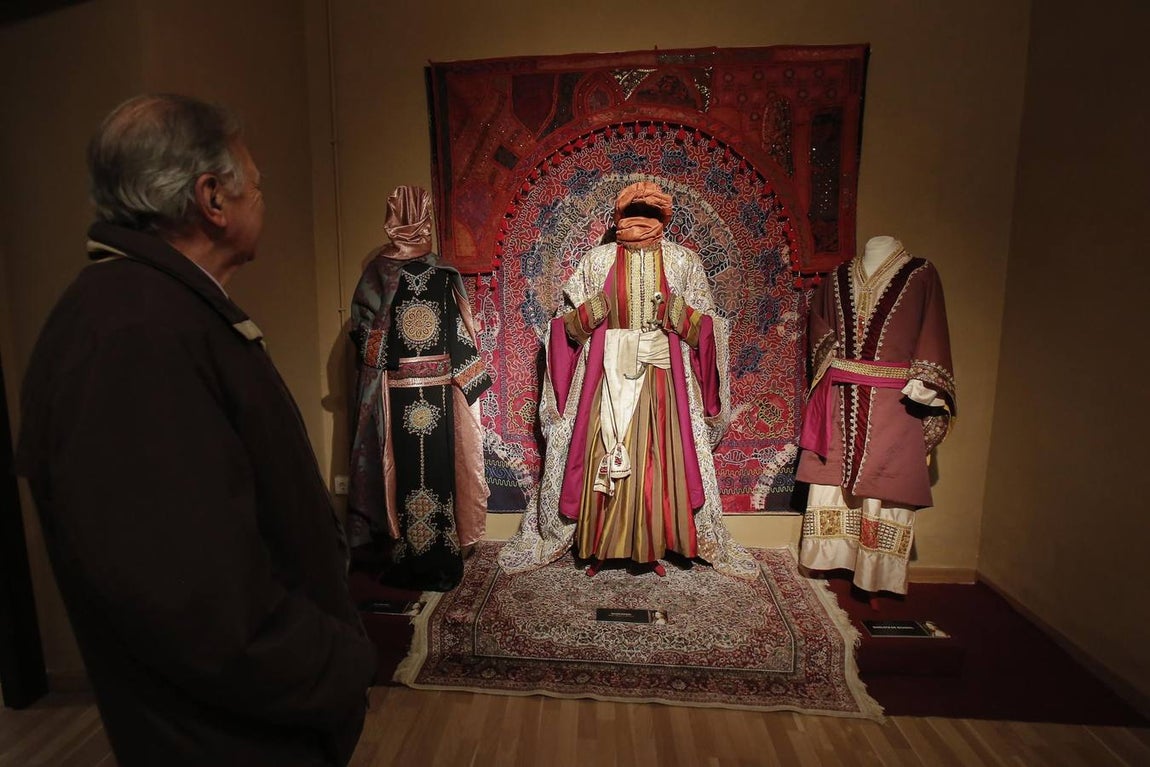 La exposición «Moda y época de Isabel la Católica en Córdoba», en imágenes