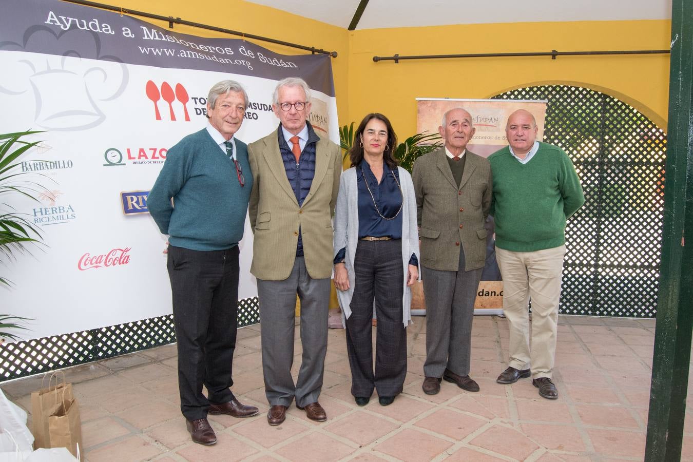 Almuerzo solidario en el Real Club Pineda de Sevilla, en imágenes