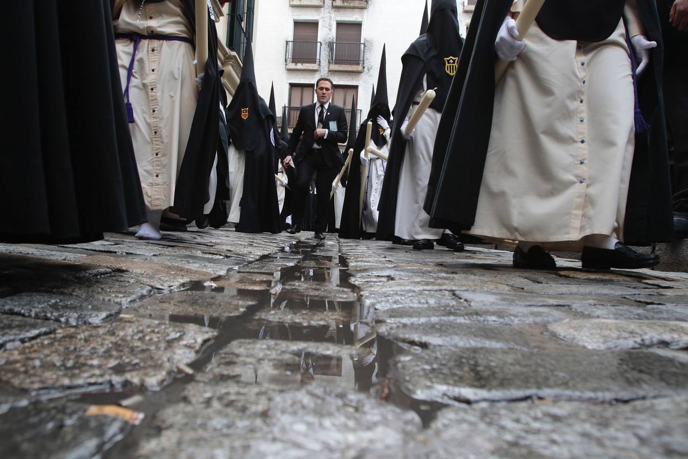 En fotos, la hermandad de Jesús Despojado desborda el Molviedro en la Semana Santa de Sevilla 2018