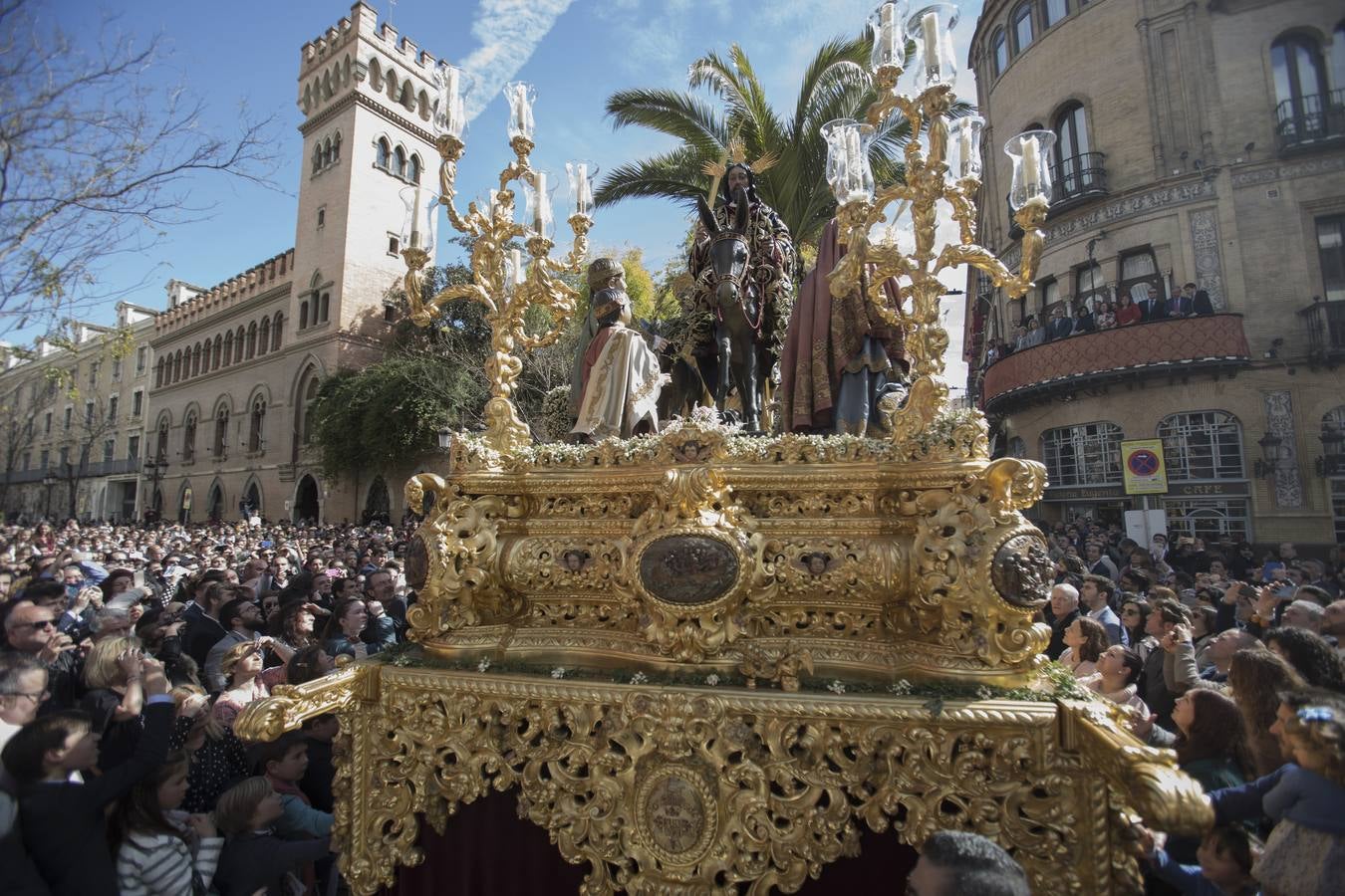 En fotos, La Borriquita abre el Domingo de Ramos en la Semana Santa de Sevilla 2018