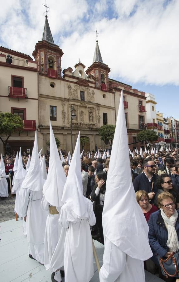 En fotos, La Borriquita abre el Domingo de Ramos en la Semana Santa de Sevilla 2018