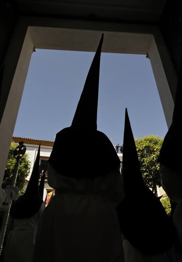 En fotos, el discurrir de la Hermandad de la Redención en el Lunes Santo de la Semana Santa Sevilla 2018