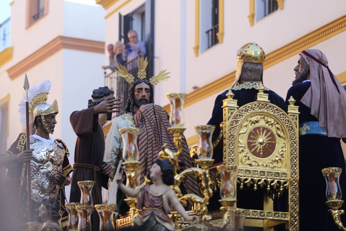 El Dulce Nombre al sol de Martes Santo en la Semana Santa de Sevilla 2018, en fotos