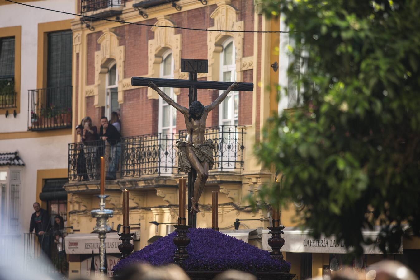 En fotos, la austeridad de Los Estudiantes en la Semana Santa de Sevilla 2018