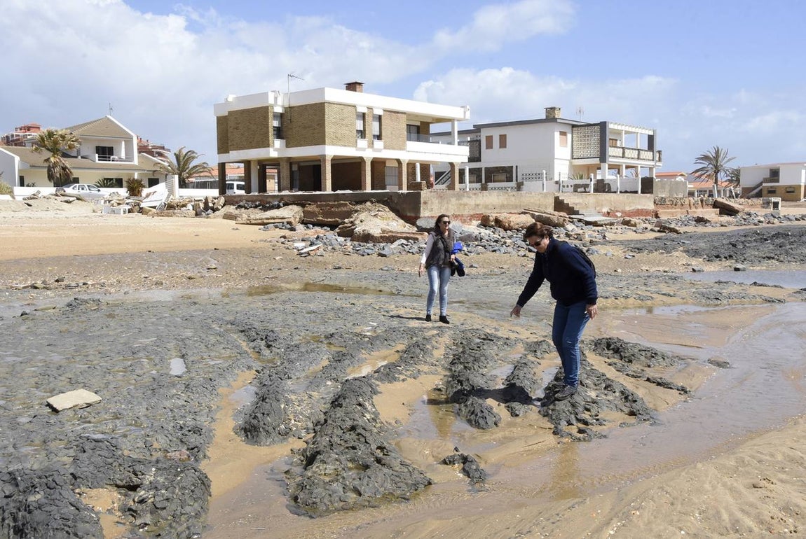 Los trabajos de reparación y el estado de las playas de La Antilla, en imágenes