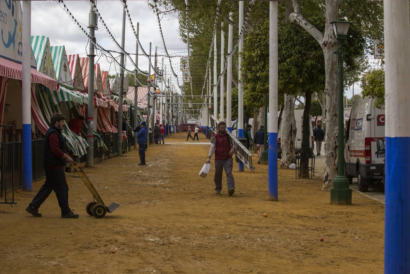 El real se prepara para la Feria de Abril de Sevilla 2018, en imágenes