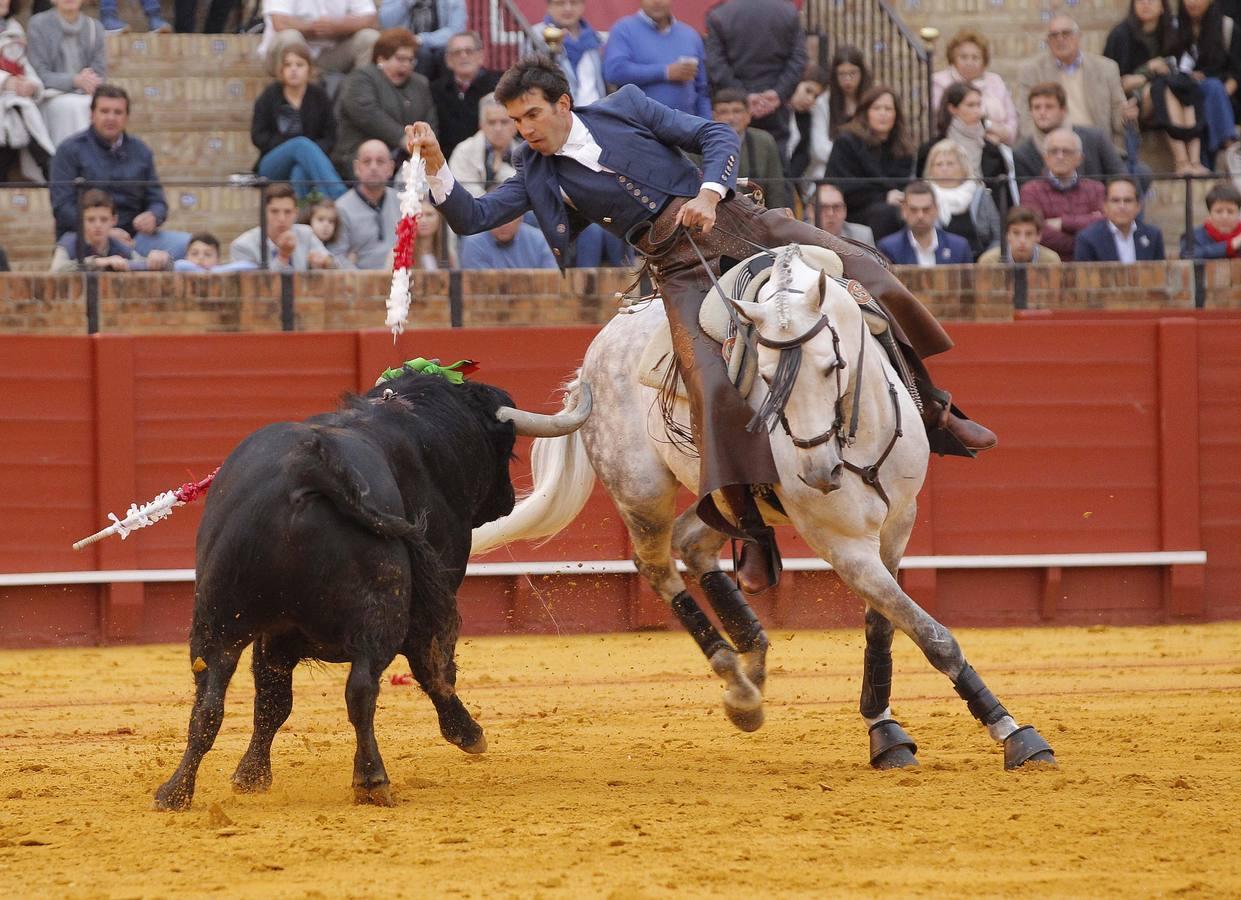 En fotos, corrida de rejones del domingo del ciclo continuado de abono en Sevilla 2018