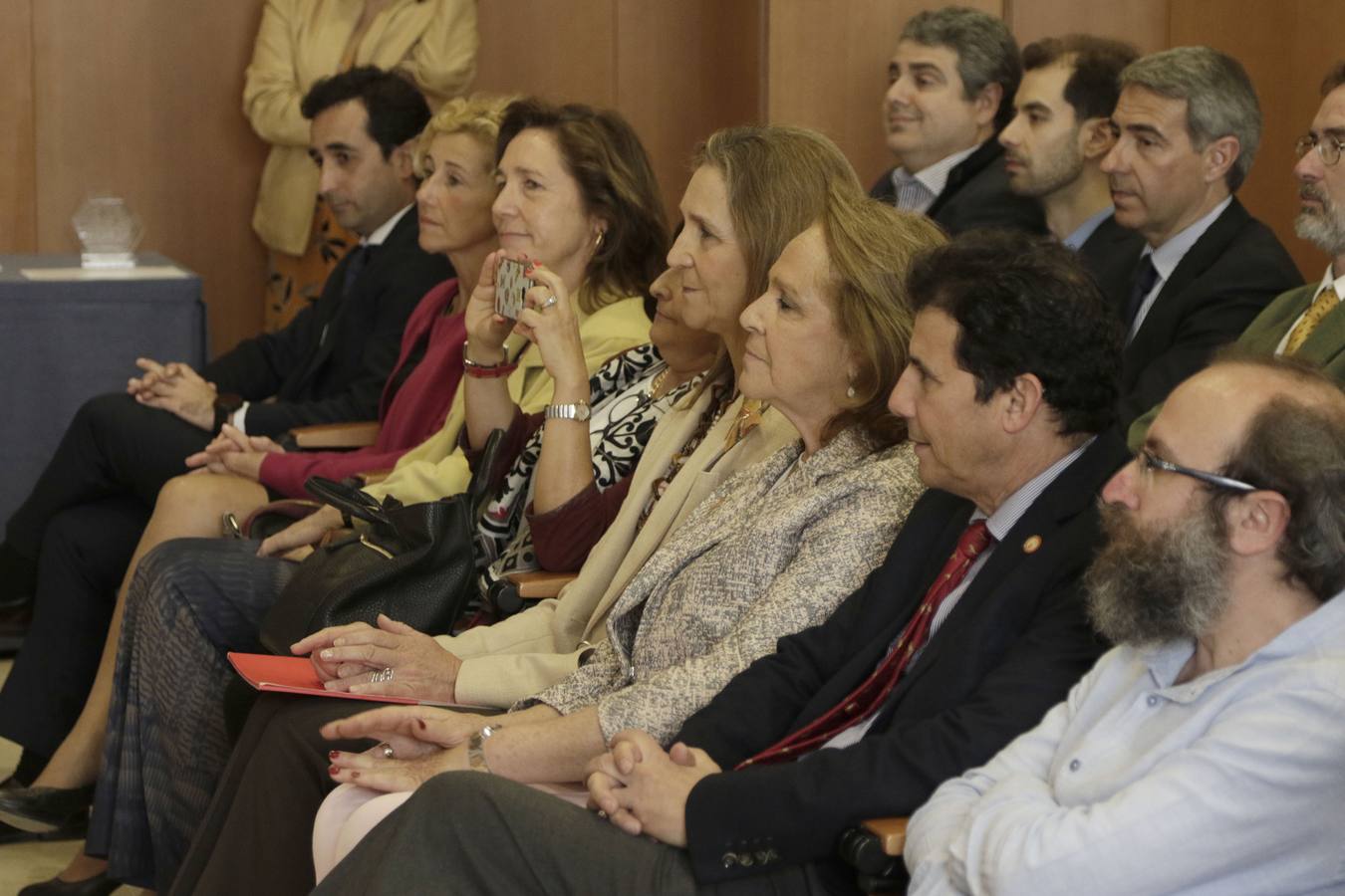 La Infanta Elena, en la entrega de premios del I Campeonato Interuniversitario de bugaMAP en Sevilla
