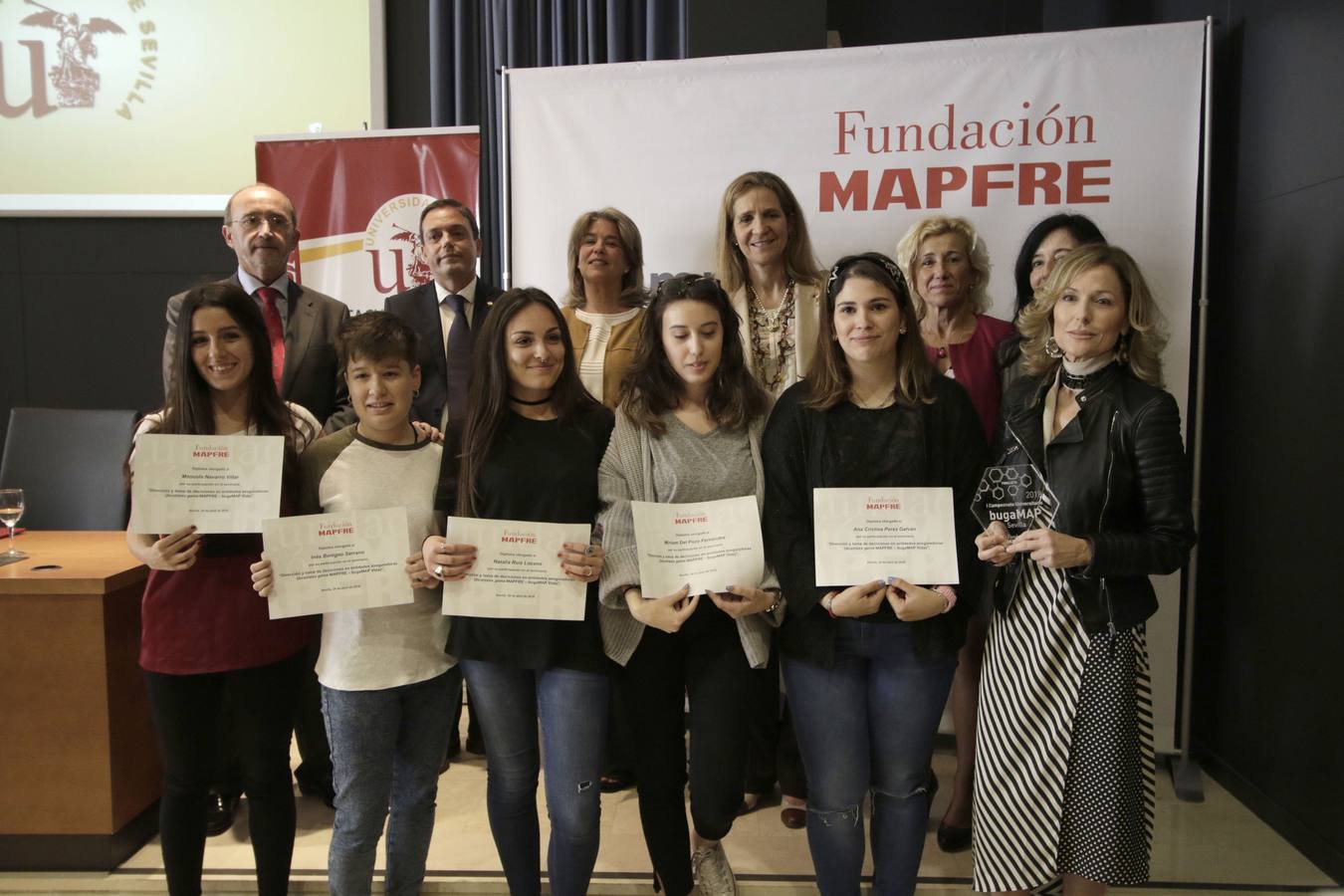La Infanta Elena, en la entrega de premios del I Campeonato Interuniversitario de bugaMAP en Sevilla