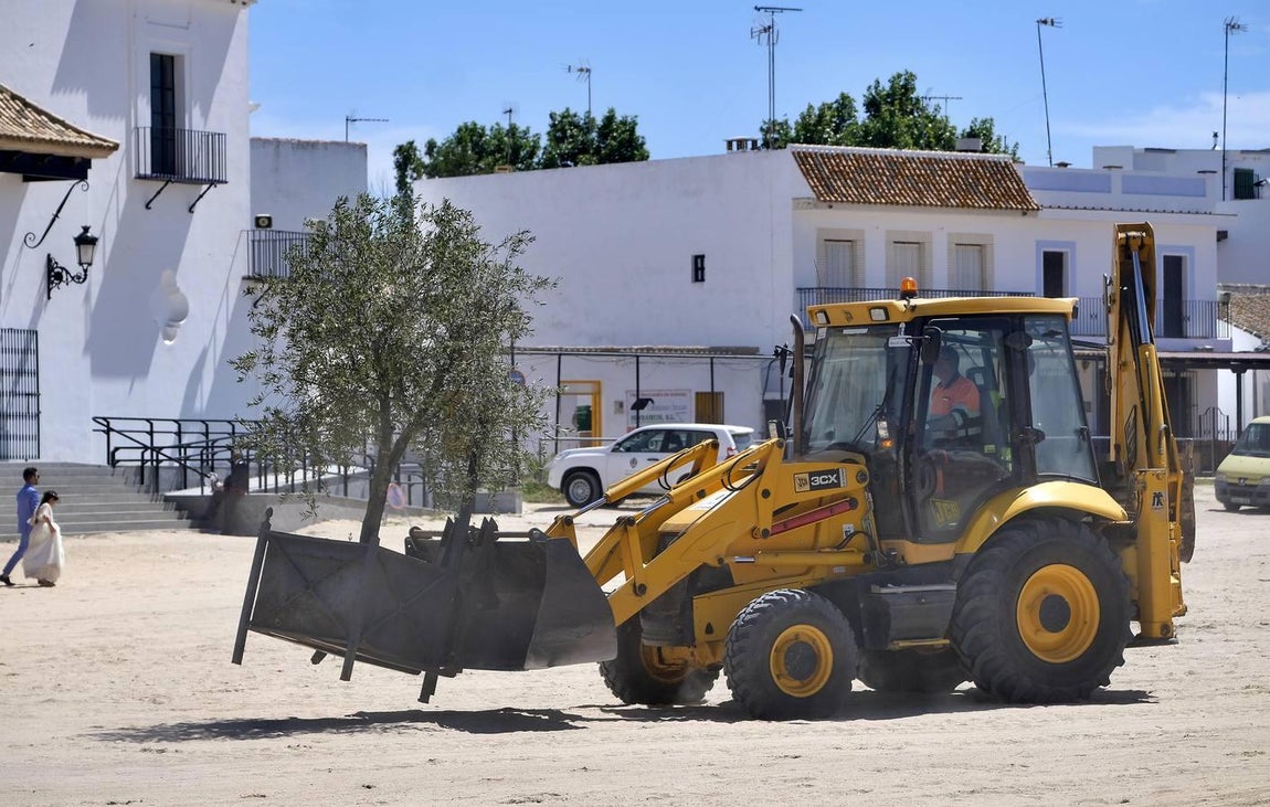 En imágenes: la aldea se prepara para la romería de el Rocío 2018