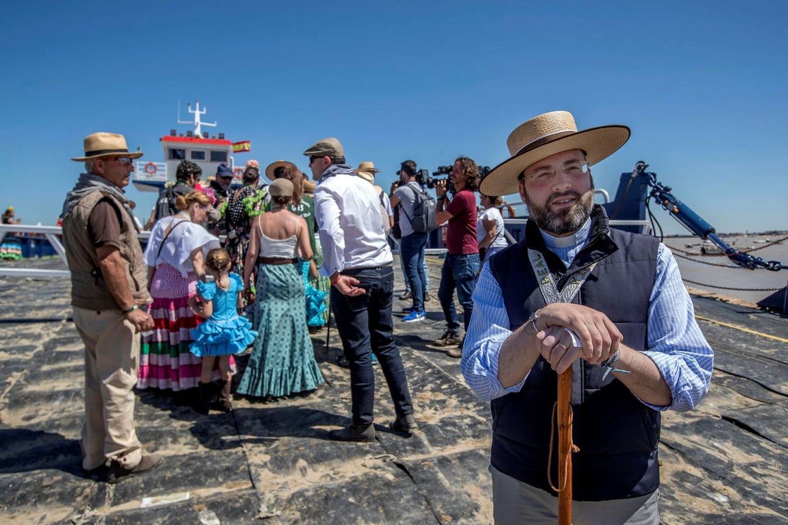 El Rocío 2018 en imágenes: paso por Sanlúcar de Barrameda