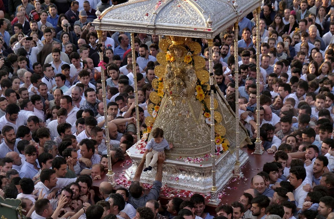 El Rocío 2018: La procesión de la Virgen, en imágenes