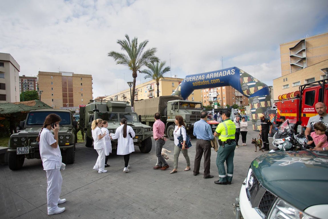 Jornada de convivencia entre las Fuerzas Armadas y niños ingresados en el Hospital Virgen del Rocío de Sevilla