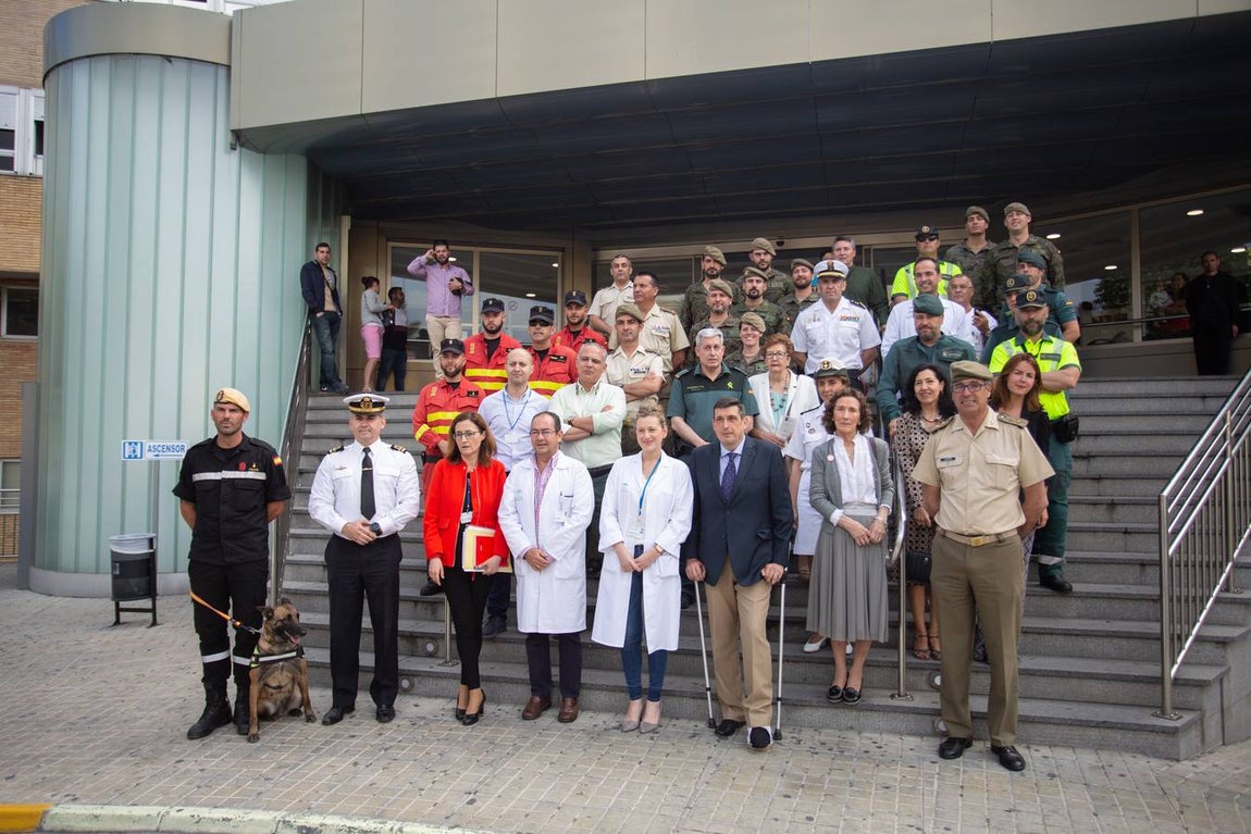 Jornada de convivencia entre las Fuerzas Armadas y niños ingresados en el Hospital Virgen del Rocío de Sevilla