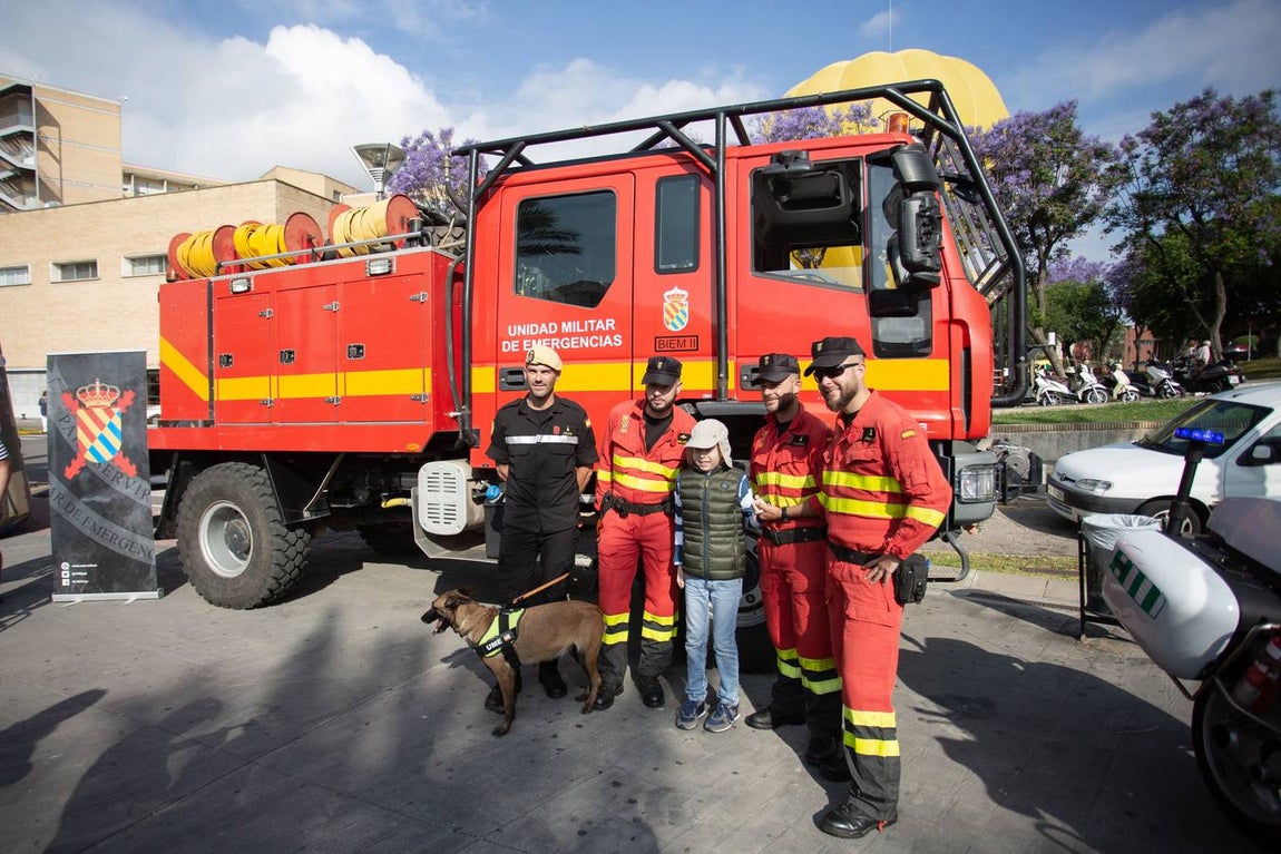 Jornada de convivencia entre las Fuerzas Armadas y niños ingresados en el Hospital Virgen del Rocío de Sevilla