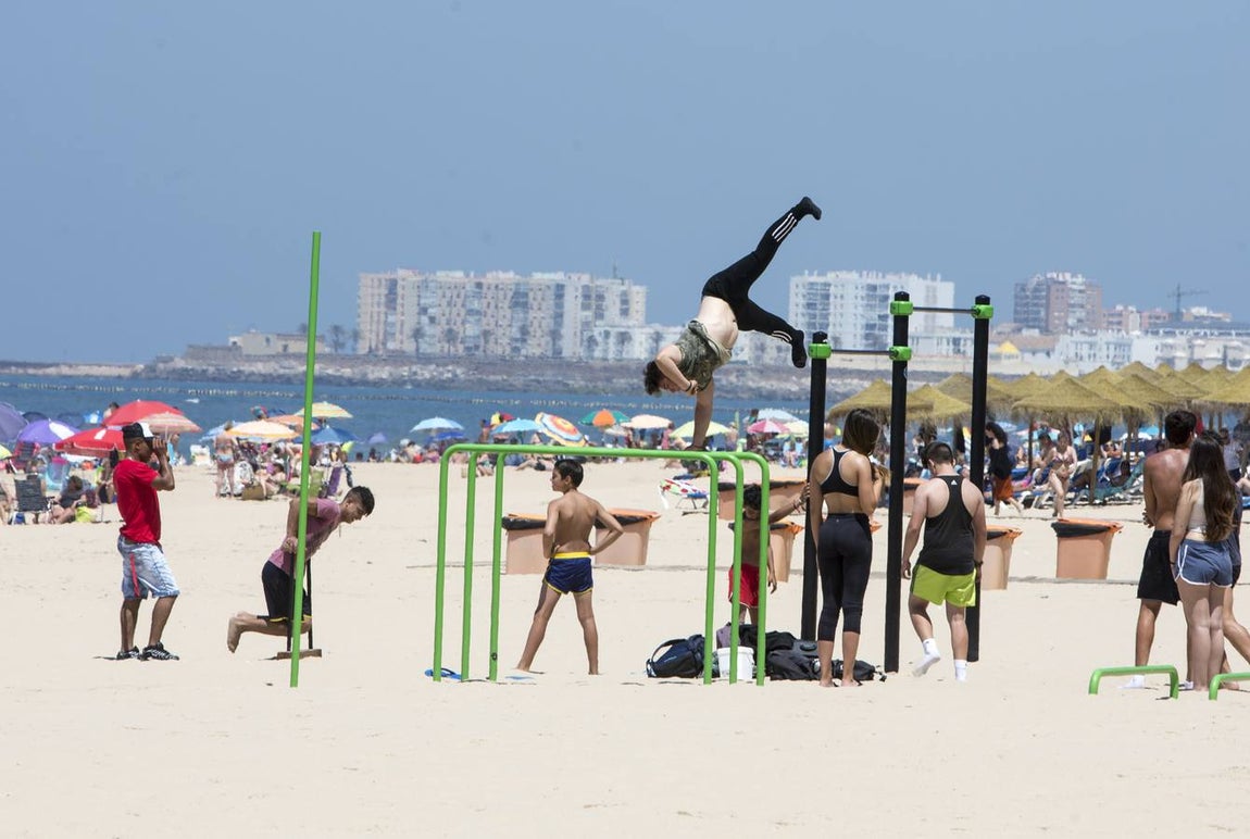 Las playas de Cádiz, llenas el primer fin de semana veraniego
