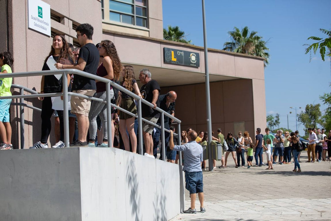 Fotogalería: ¿Has ido al casting de La Peste en Sevilla? Búscate