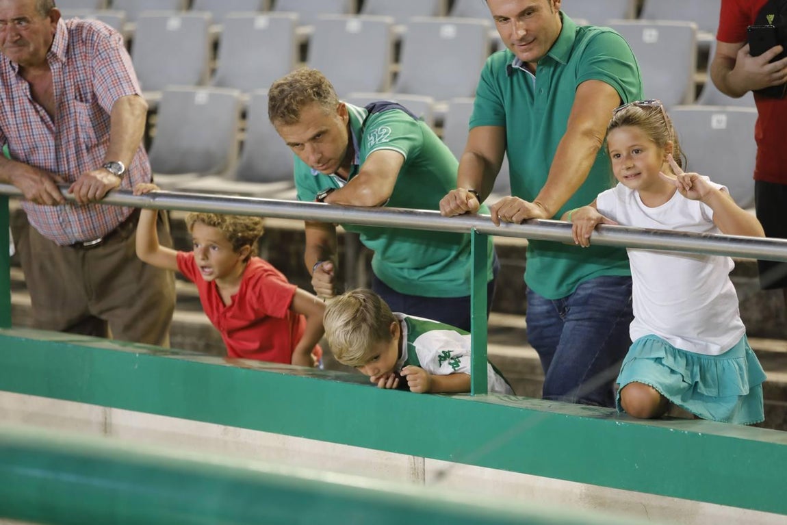 El ambiente de las gradas del Córdoba-Oviedo