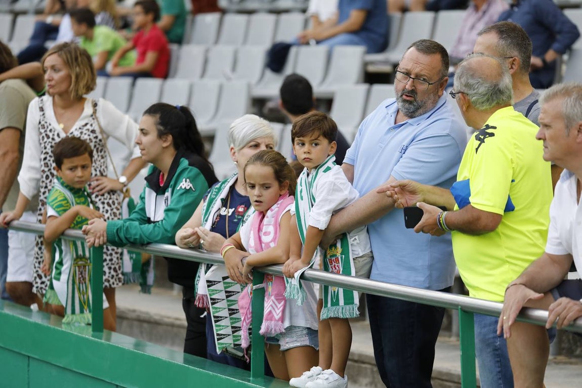 La grada de Córdoba-Alcorcón, en imágenes