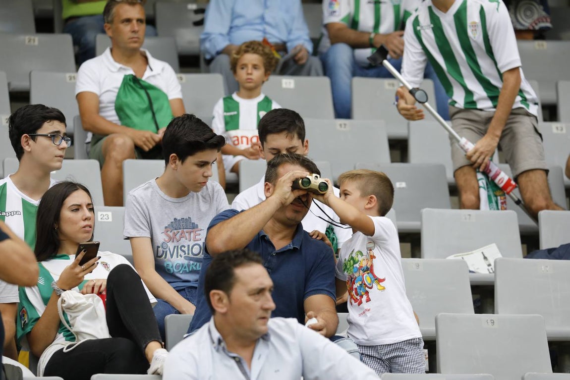 La grada de Córdoba-Alcorcón, en imágenes