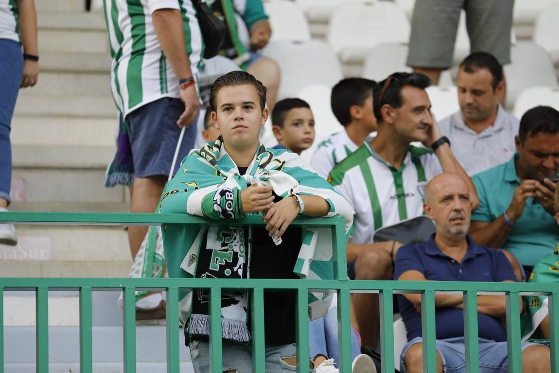 La grada de Córdoba-Alcorcón, en imágenes