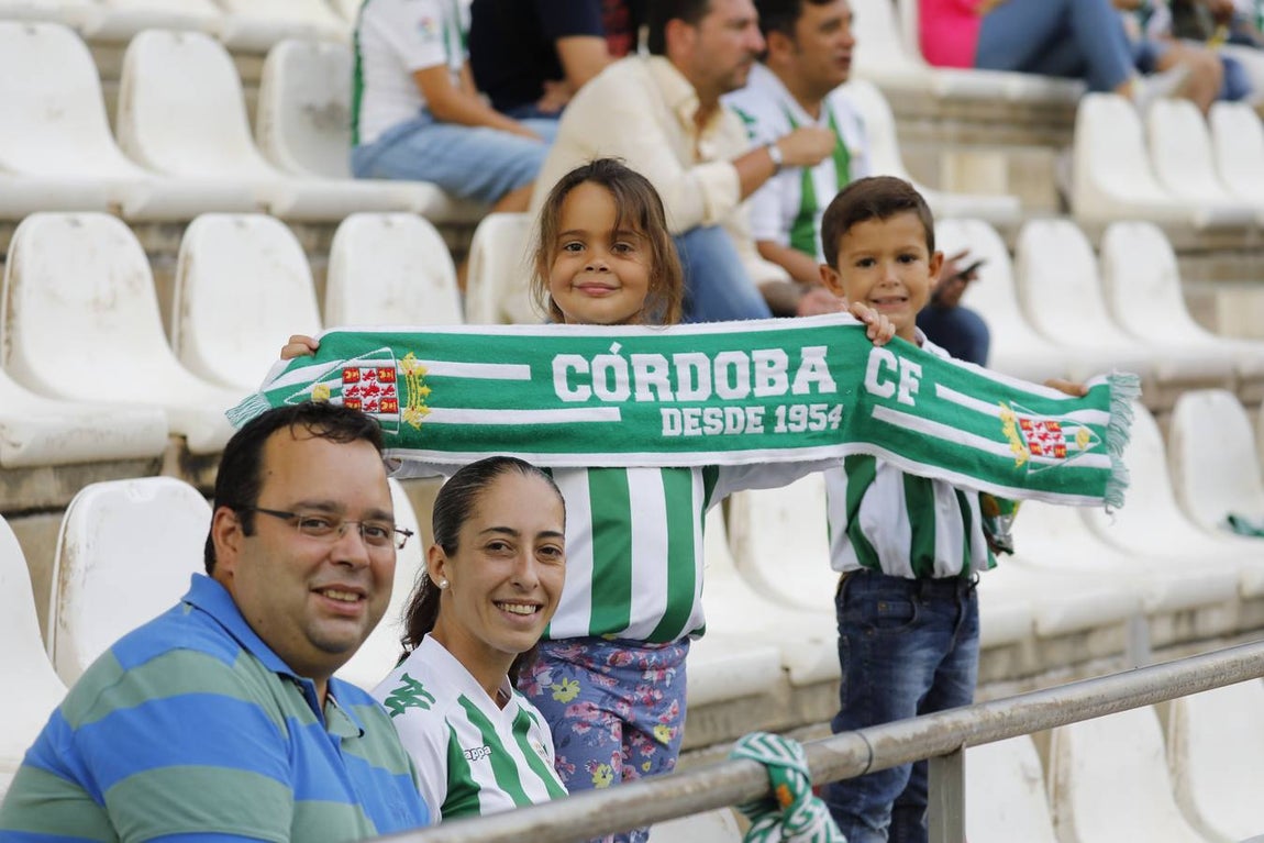 La grada de Córdoba-Alcorcón, en imágenes