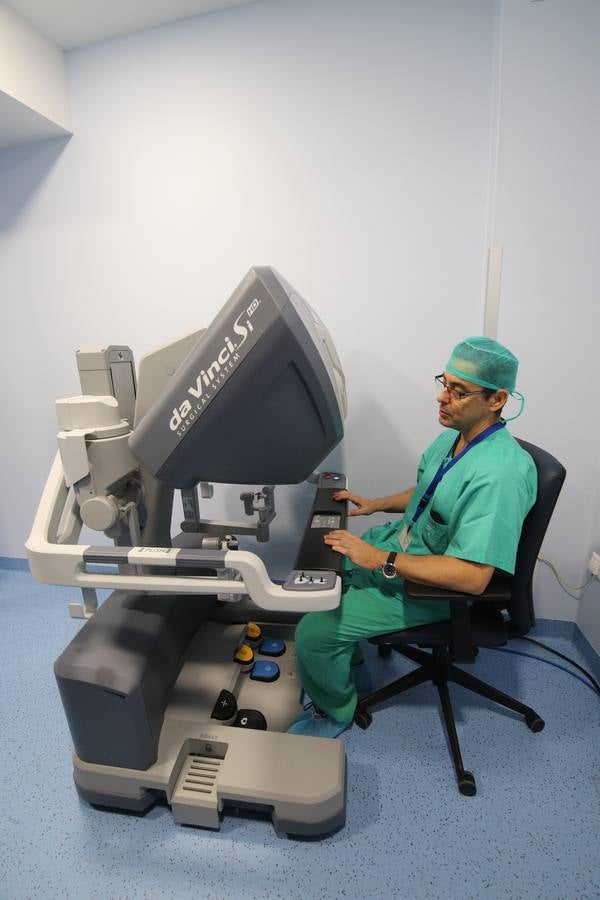 El nuevo robot Da Vinci para intervenciones quirúrgicas, en imágenes