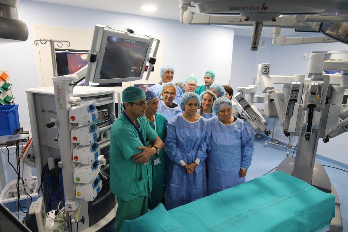 El nuevo robot Da Vinci para intervenciones quirúrgicas, en imágenes