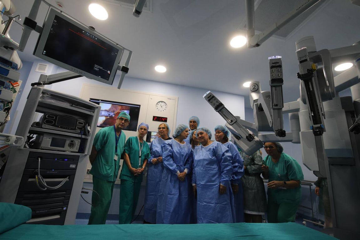 El nuevo robot Da Vinci para intervenciones quirúrgicas, en imágenes