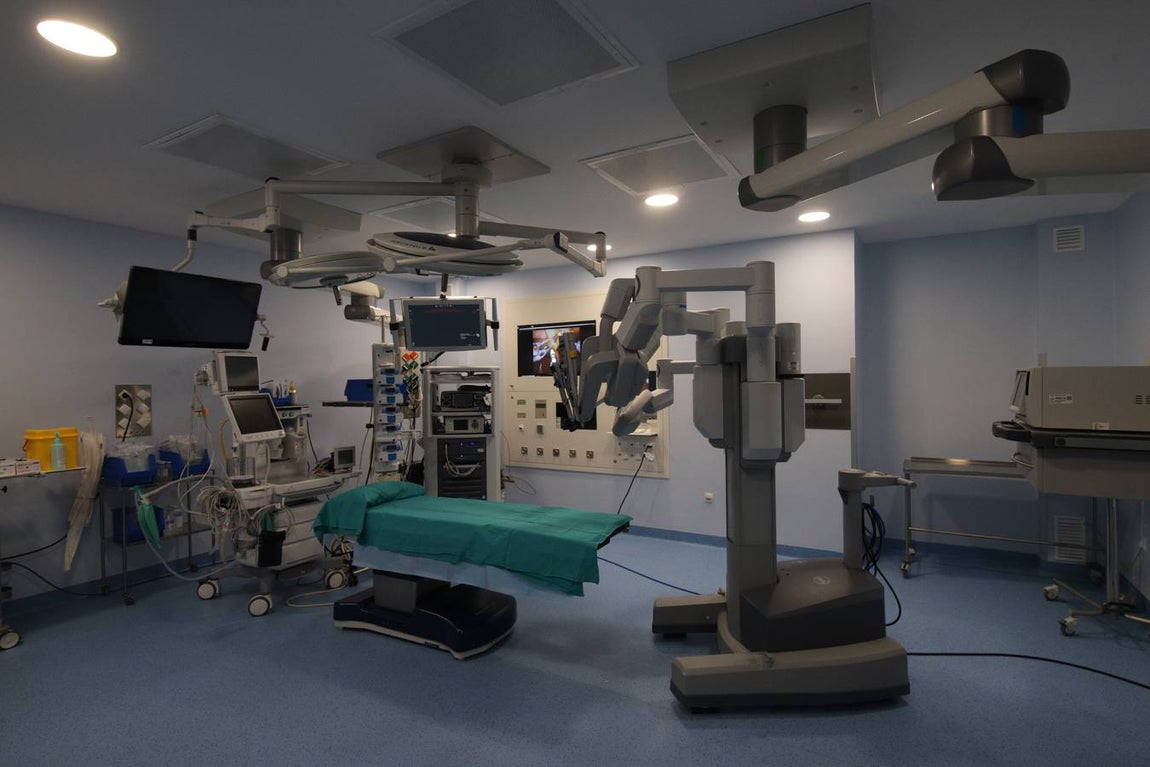 El nuevo robot Da Vinci para intervenciones quirúrgicas, en imágenes