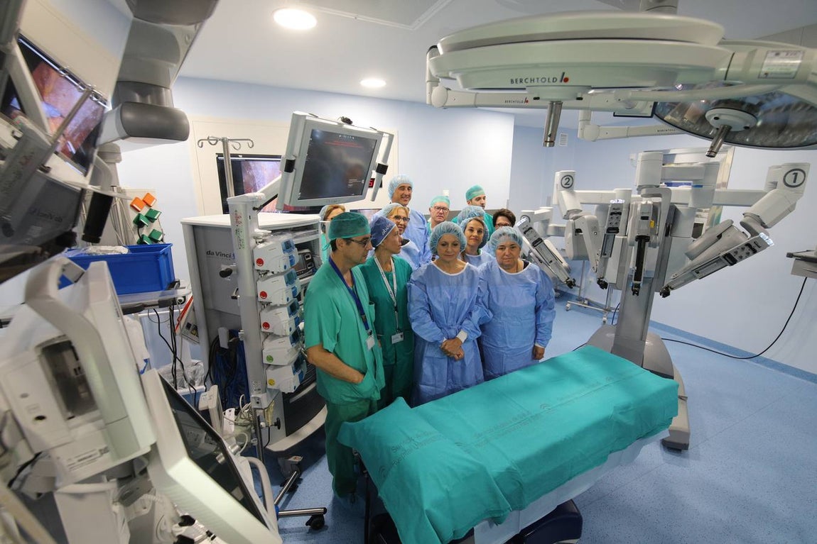 El nuevo robot Da Vinci para intervenciones quirúrgicas, en imágenes