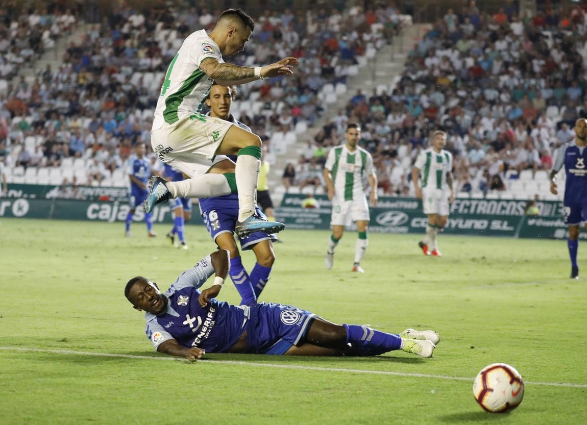 Las mejores jugadas del Córdoba-Tenerife, en imágenes