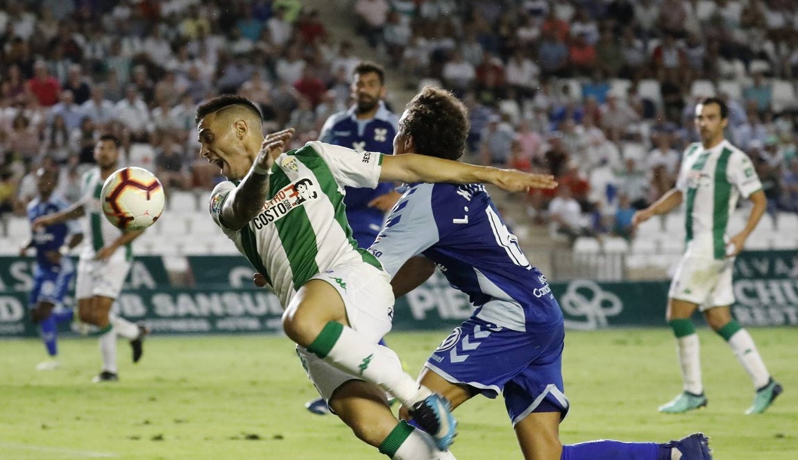 Las mejores jugadas del Córdoba-Tenerife, en imágenes
