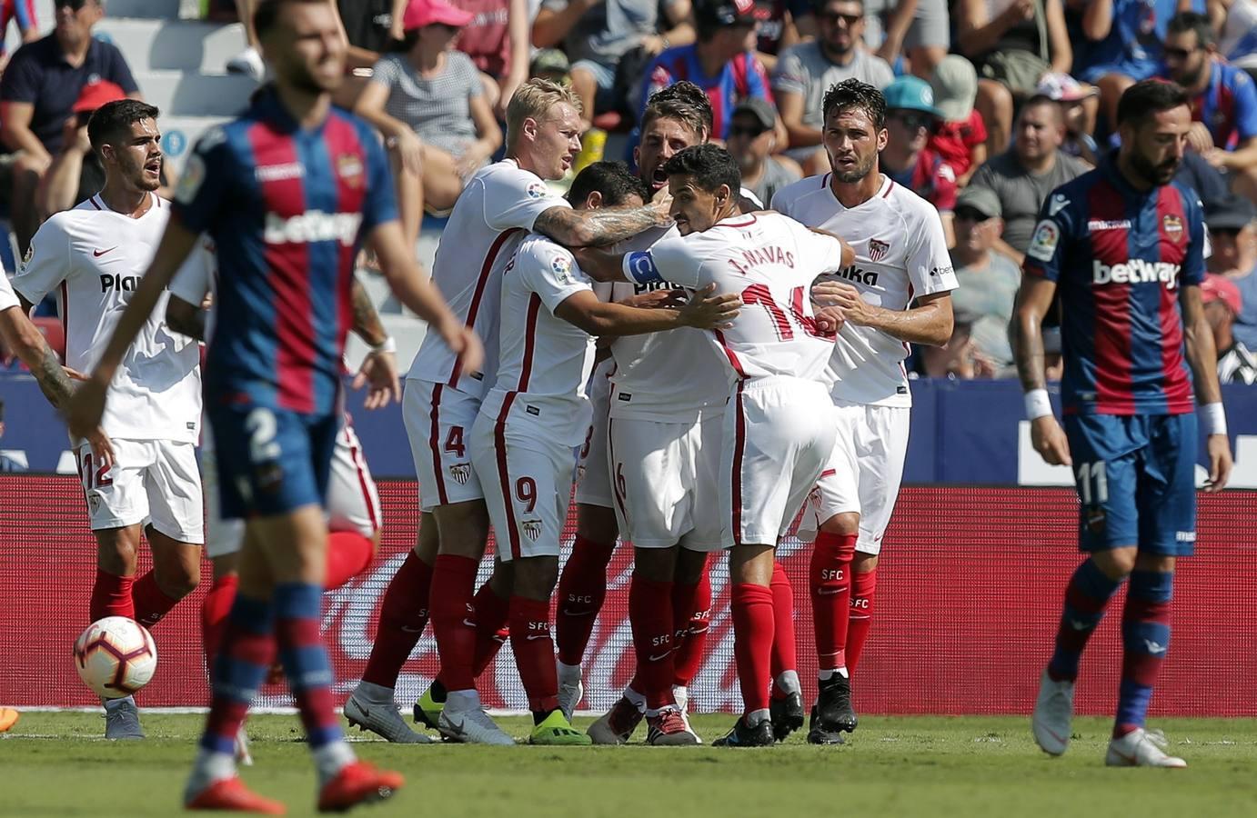 El partido Levante-Sevilla FC, en imágenes
