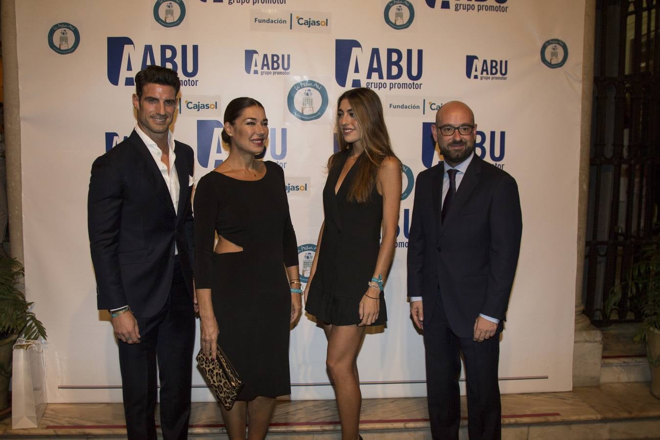 Aitor Ocio, Raquel Revuelta, su hija Claudia Jiménez y Jesús Vera