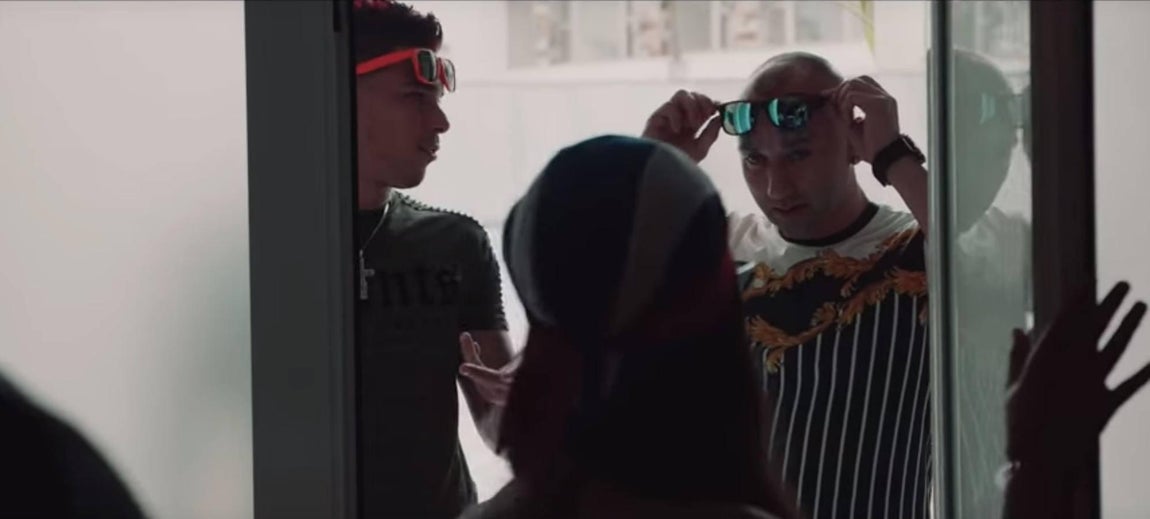 El narco Francisco Tejón, durante un instante del videoclip de la canción «Candela», del grupo de electrolatino «Clase-A»