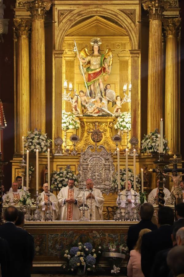 La misa del obispo de Córdoba ante San Rafael, en imágenes
