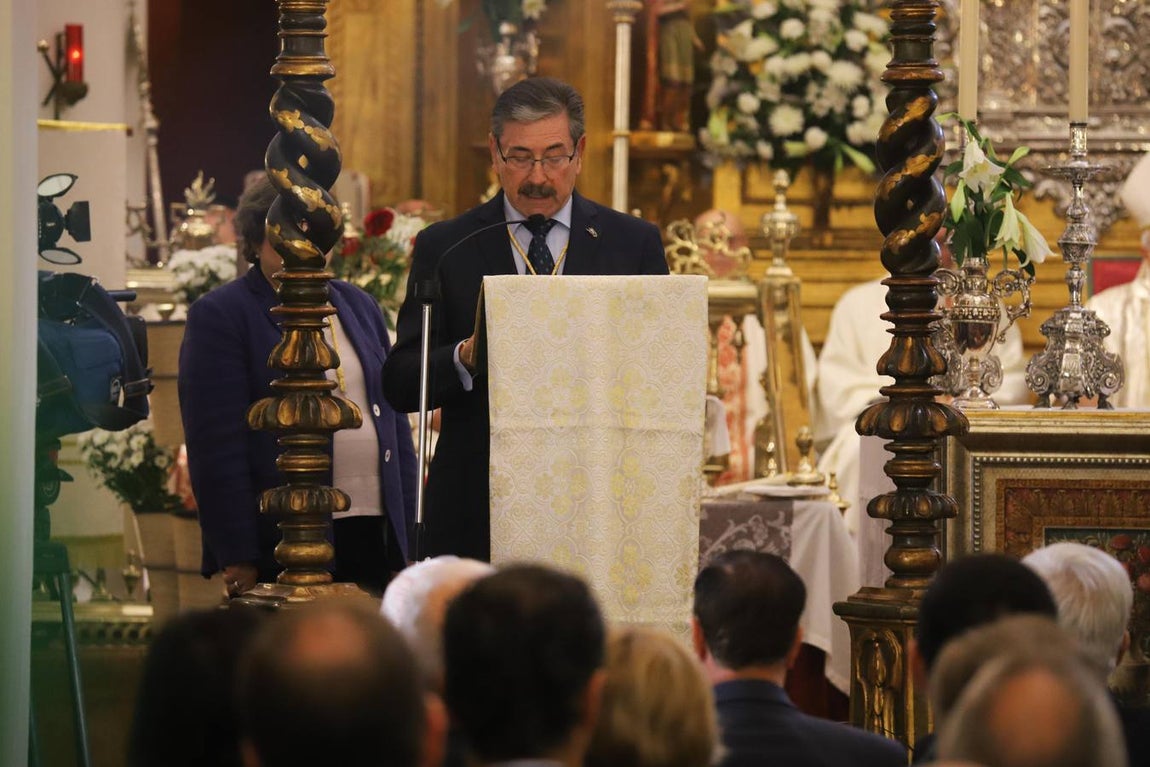 La misa del obispo de Córdoba ante San Rafael, en imágenes