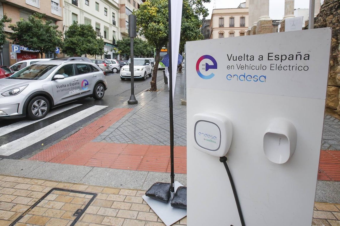 La ruta del coche eléctrico de Endesa llega a Córdoba, en imágenes