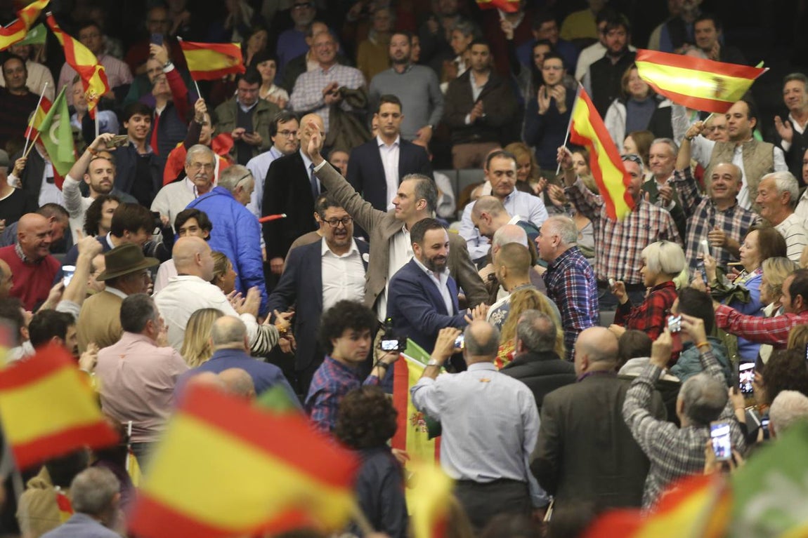 VOX reúne a casi 3.000 sevillanos en su mitin de Fibes