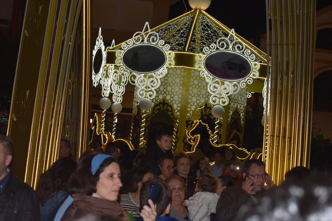 La iluminación navideña de Puente Genil, en imágenes