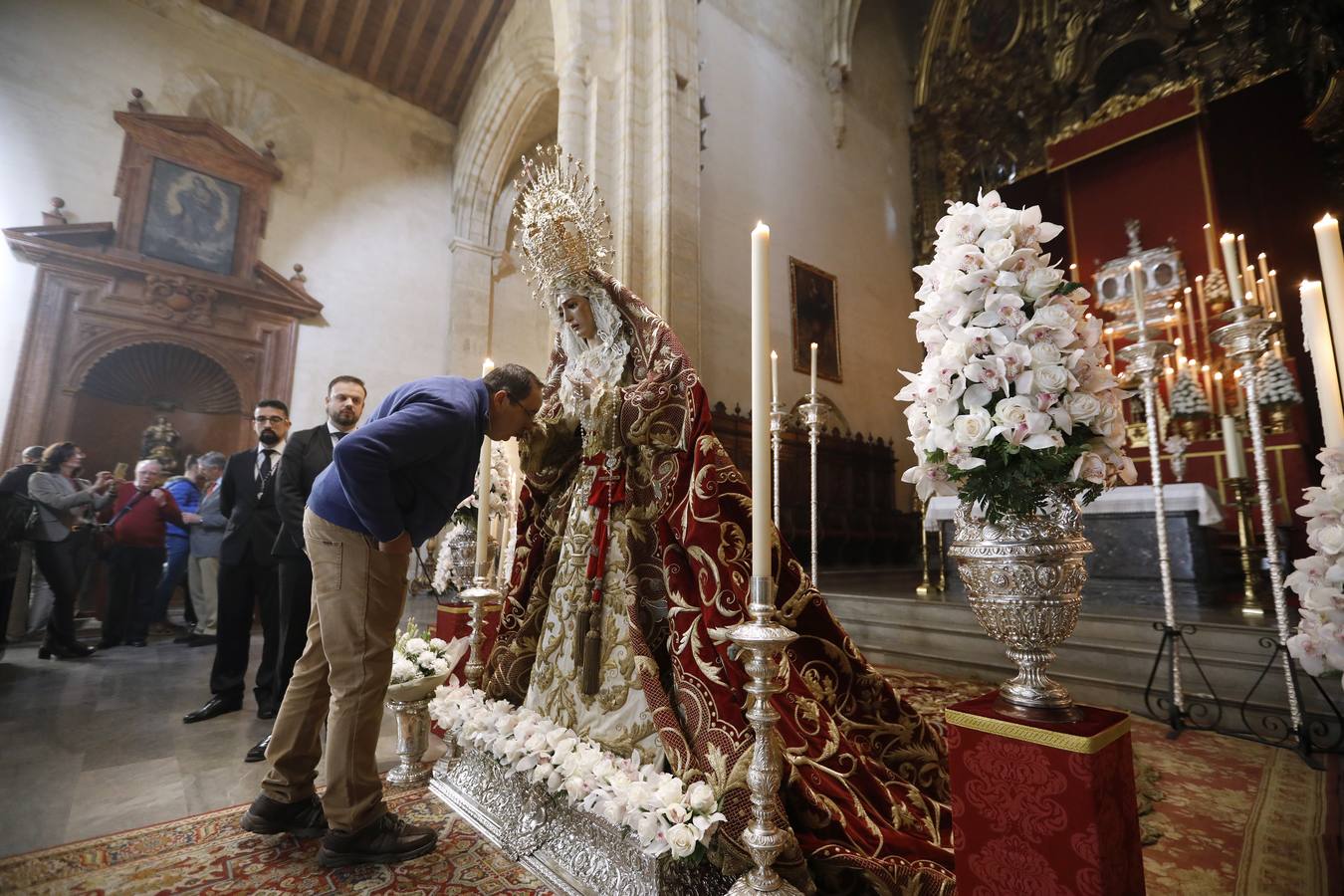 El besamanos a la Reina de los Santos Mártires, en imágenes