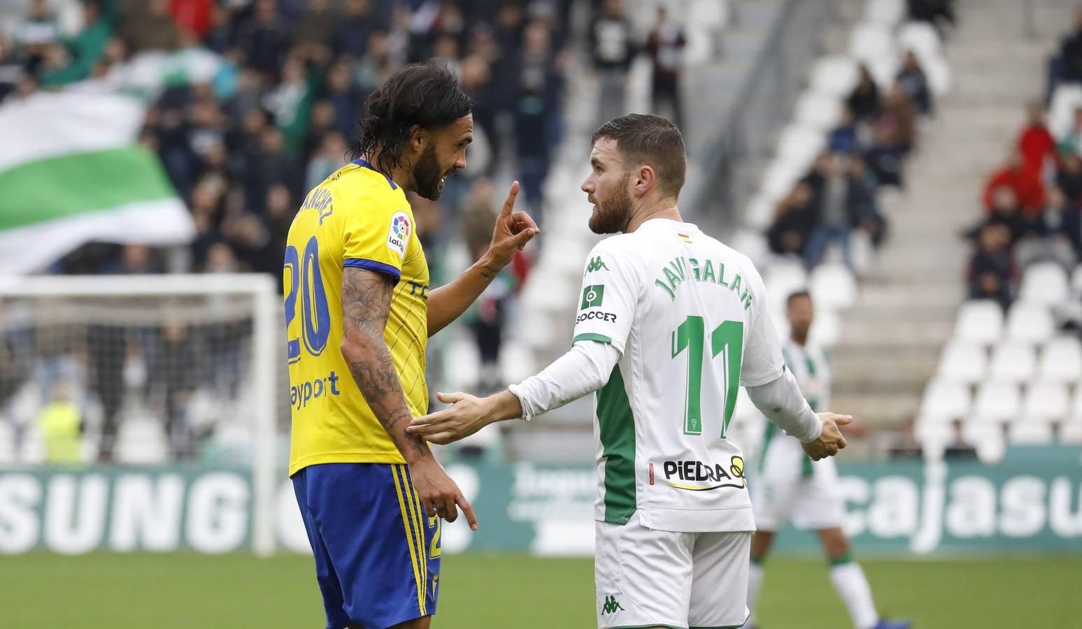 La derrota del Córdoba CF ante el Cádiz (1-3), en imágenes
